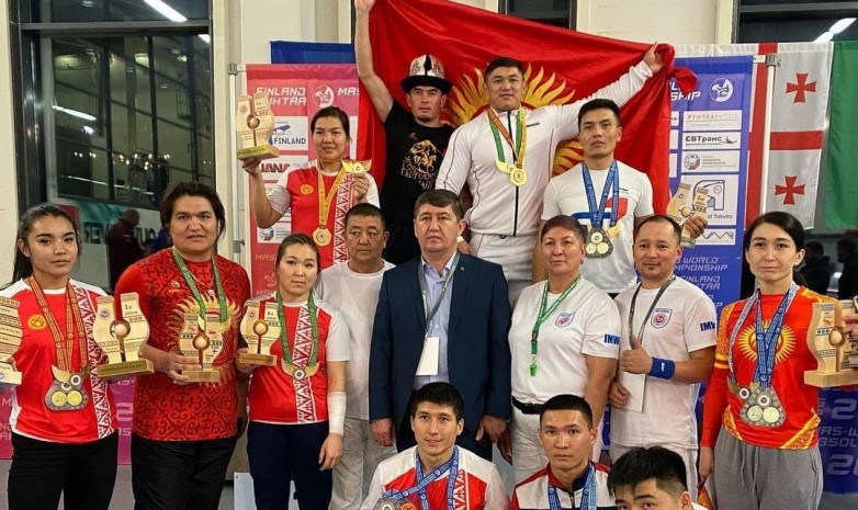 Сборная Кыргызстана по мас-рестлингу завоевала 11 медалей в Кубке Мира