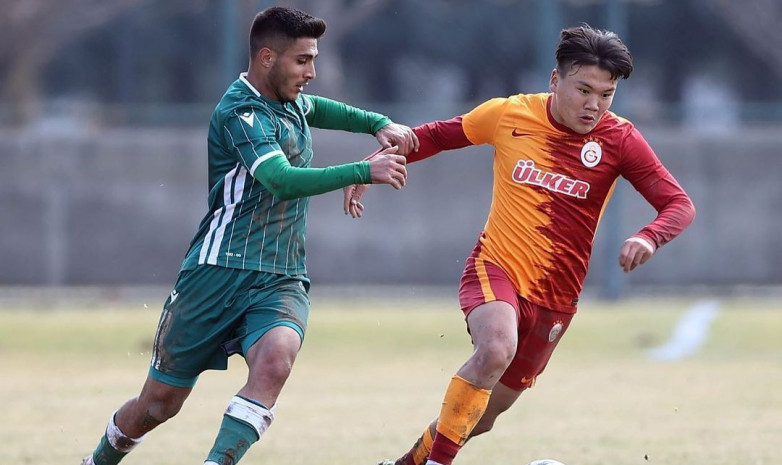 Чемпионат Турции: Бекназ Алмазбеков провел еще один матч за «Галатасарай U-19»