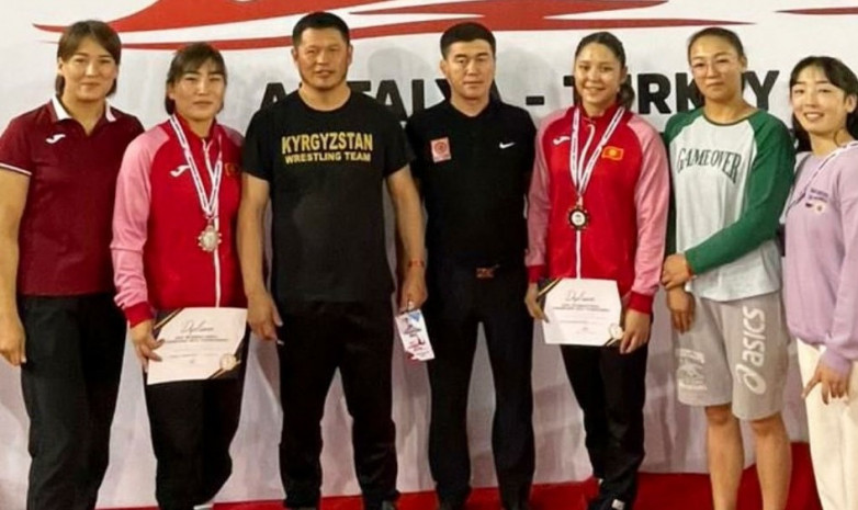 Кыргызстанки завоевали 4 медали на турнире по борьбе в Турции