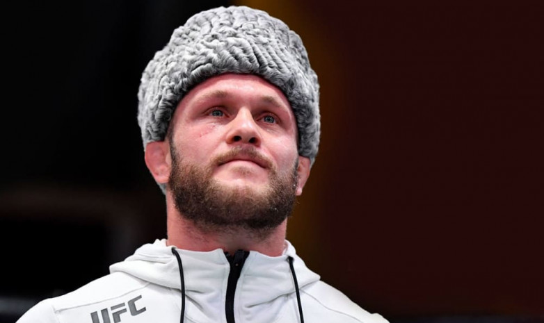 UFC: Рафаэль Физиев оценил шансы Оливейры в бою против Махачева