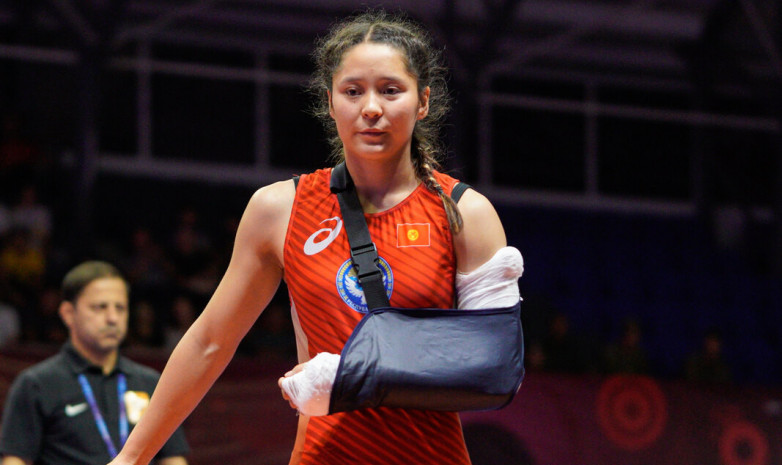 Калмира Билимбек кызы получила травму руки на чемпионате Азии U-23 в Бишкеке