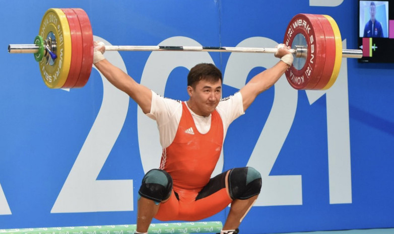 Эмиль Молдодосов - серебряный призер Исламских игр солидарности по тяжелой атлетике 