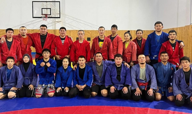 Сборная Кыргызстана на Иссык-Куле готовится к чемпионате мира