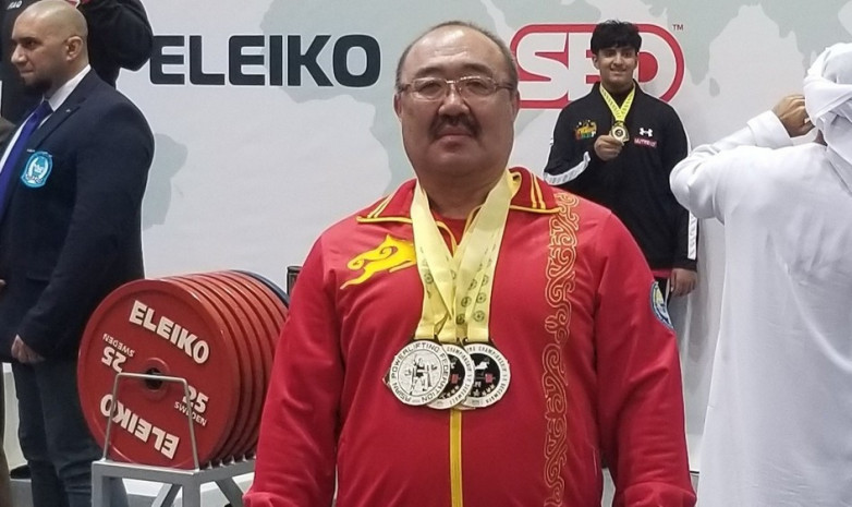 61-летний Бакыт Керимбеков стал чемпионом Азии по пауэрлифтингу, установив 12 рекордов