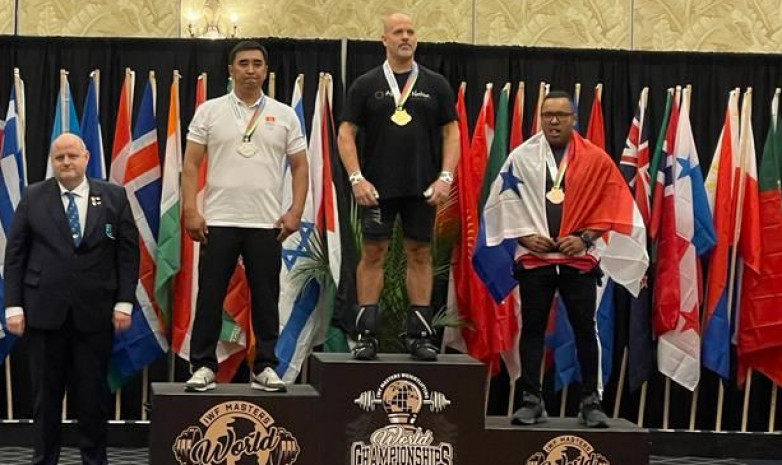 Тяжелоатлет Улан Молдодосов завоевал серебро на ЧМ среди мастеров
