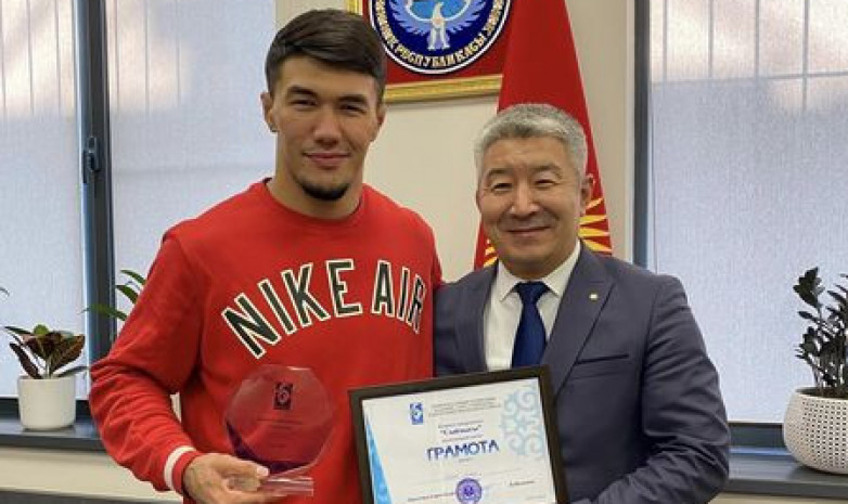Эрлан Шеров получил звание «Гордость города Бишкек» по итогам 2022 года