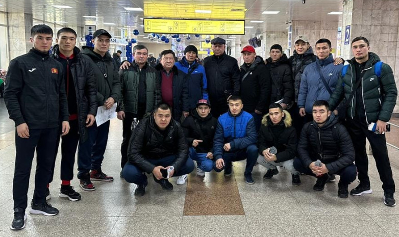 Сборная Кыргызстана полетела на чемпионат Азии, взяв деньги в долг в «обменке»