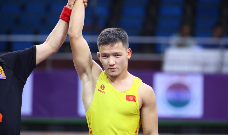 Алмаз Сманбеков вышел в полуфинал чемпионата Азии в Астане