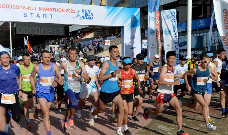 Бегуны из Узбекистана и Украины стали победителями Иссык-Кульского марафона