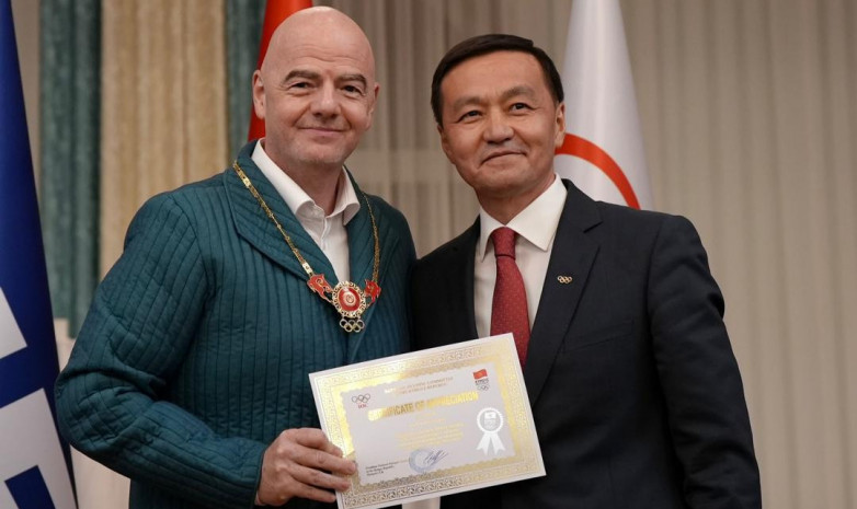 Президента ФИФА наградили золотым орденом НОК Кыргызстана