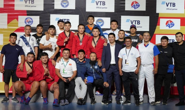 Кубок мира на Иссык-Куле: Кыргызстанцы завоевали 7 медалей в первый день