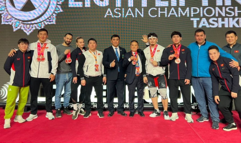 Кыргызстанцы завоевали 4 медали на чемпионате Азии по тяжелой атлетике
