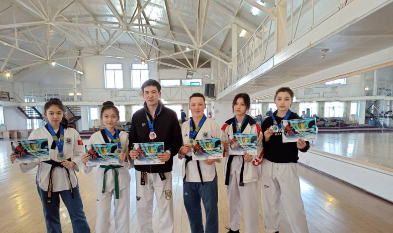 Таэквондисты из Кыргызстана завоевали 6 медалей на турнире в Казахстане