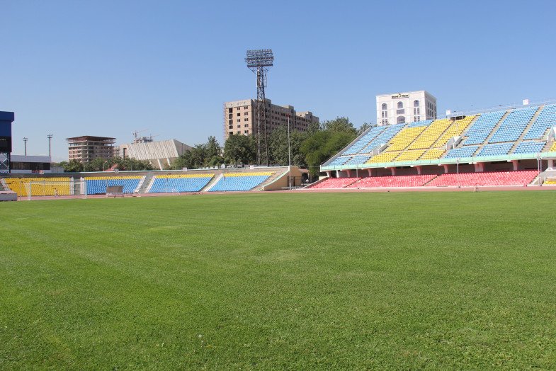 Стадион им. Д.Омурзакова 2015 год перед матчем квалификации ЧМ 2018 против сборных Таджикистана и Бангладеш